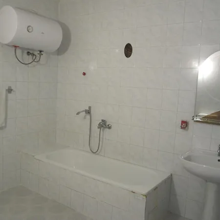 阿迪多加旅馆 * 培拉特