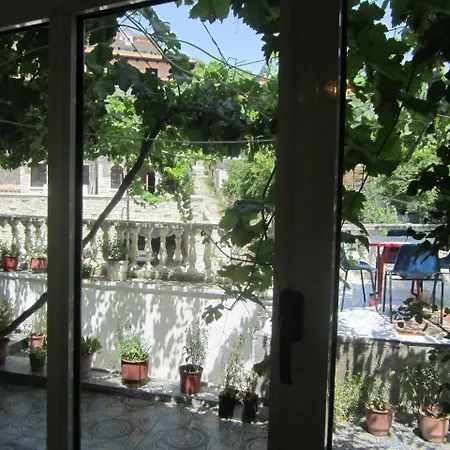 Adi Doga * Μπεράτ